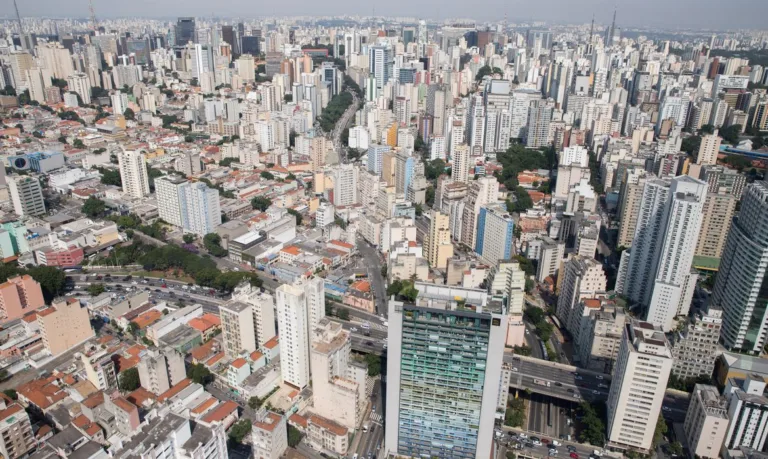 Cartilha orienta condomínios sobre limites da atuação jurídica de administradoras e prestadores de serviços