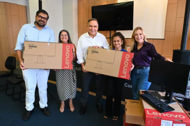 Prefeitura de Goiânia entrega 209 computadores à rede de Assistência