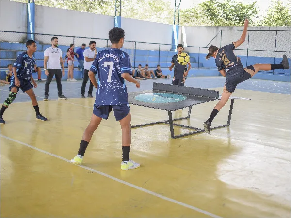 Prefeitura de Goiânia reúne 180 estudantes em manhã esportiva e