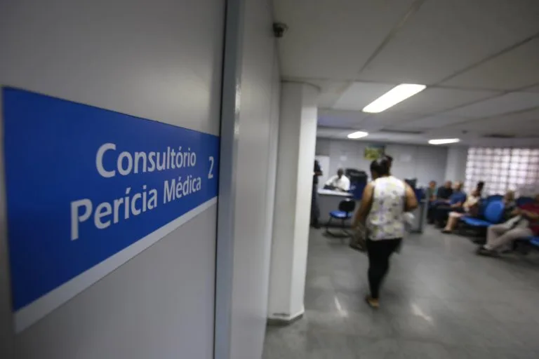 Lei promulgada reduz para 30 dias prazo para inclusão de processos em programa contra filas do INSS
