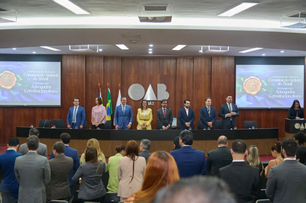 Advogados constitucionalistas recebem homenagem da OAB-GO pelos 38 anos da