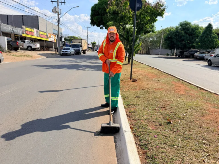 Antônio Júnior vira advogado após anos como gari da Comurg