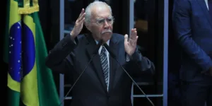 José Sarney é internado em UTI após procedimento abdominal