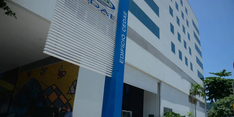 Governo do RJ identifica desvios de R$ 400 milhões na Cedae Saúde