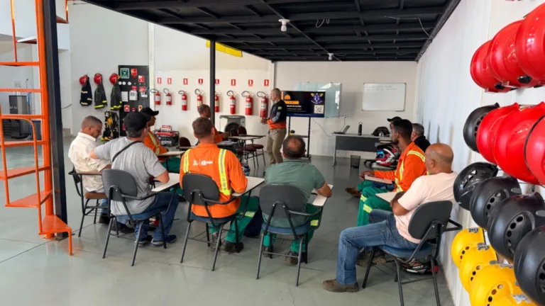 Capacitação da Comurg prepara 33 empregados para poda em altura
