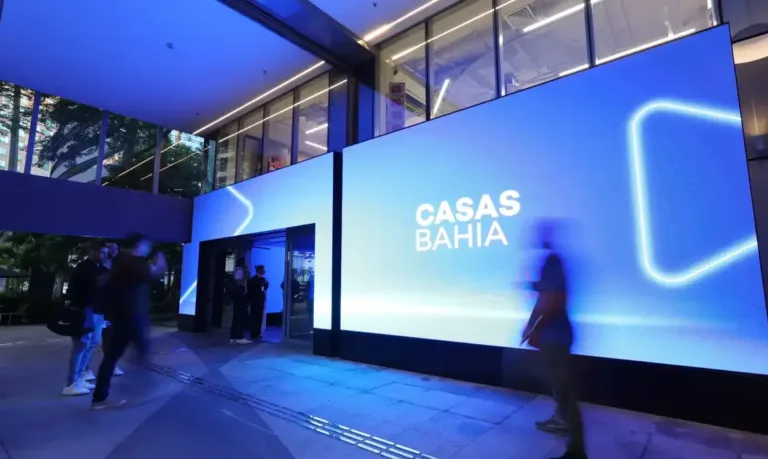 Justiça homologa acordo de indenização a 4,3 mil empregados demitidos pelas Casas Bahia