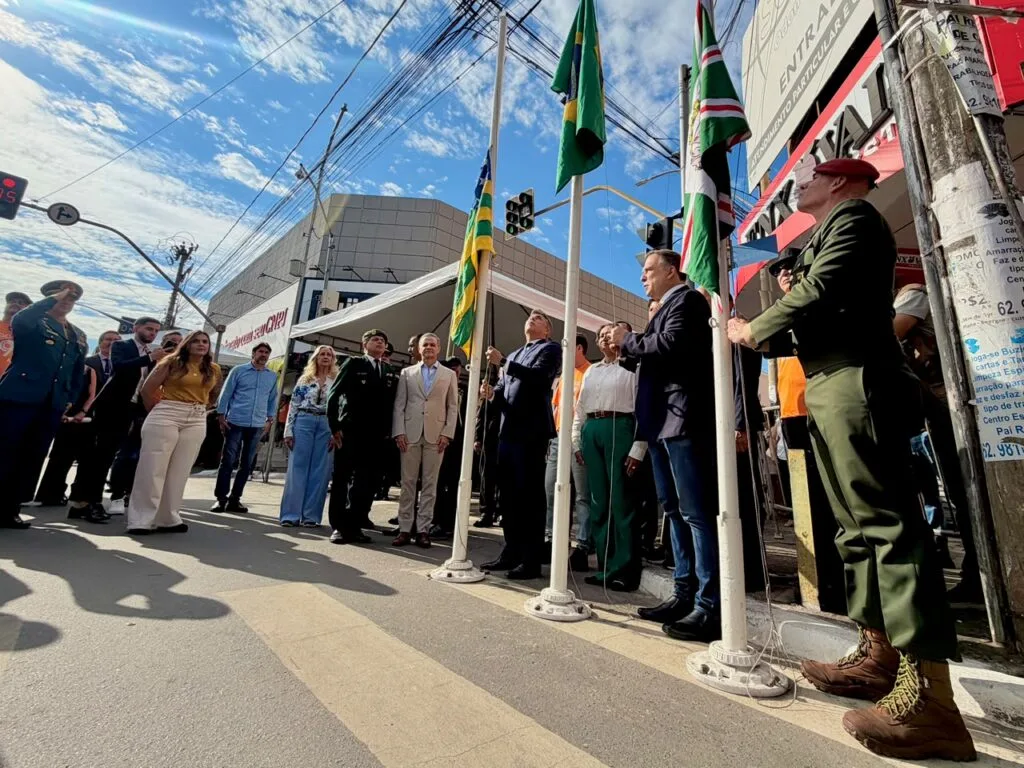 Desfile cívico-militar inicia comemorações pelos 93 anos de Goiânia em
