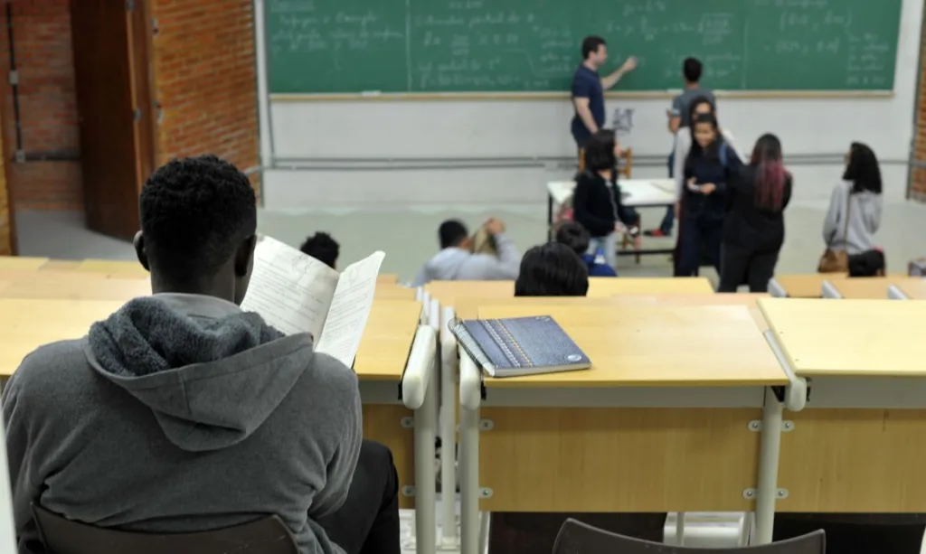 STF vai decidir se migrantes e refugiados têm direito a bolsas de estudo do ProUni
