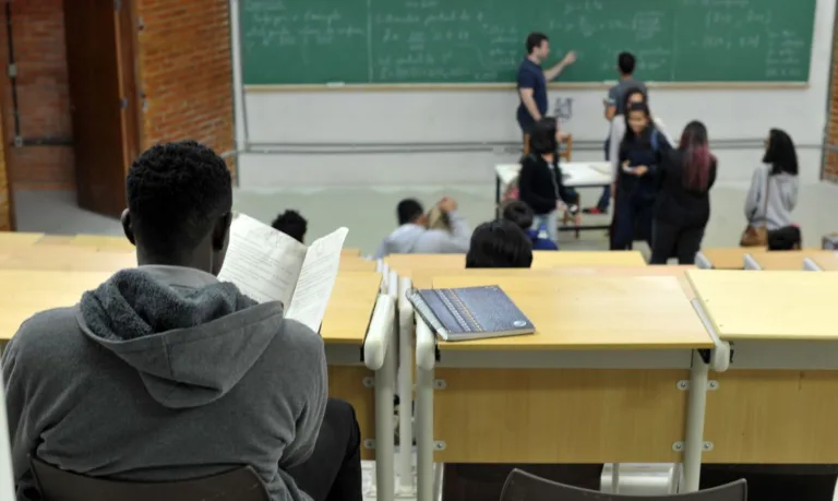 STF vai decidir se migrantes e refugiados têm direito a bolsas de estudo do ProUni
