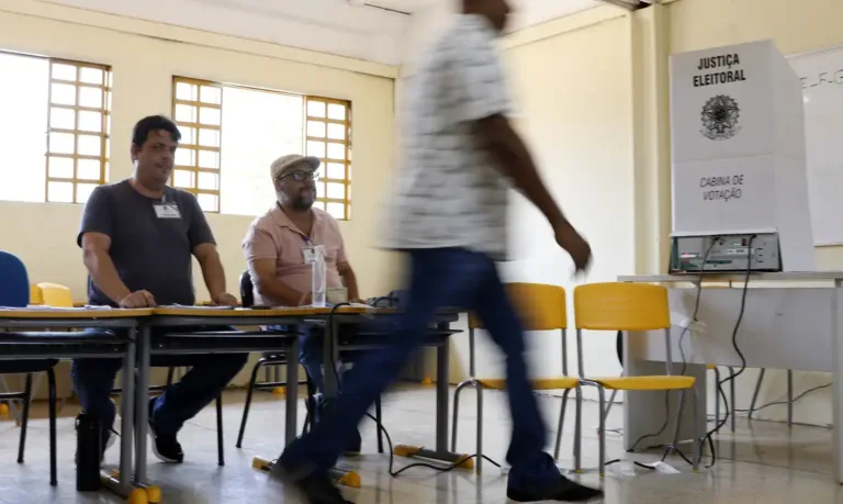 Cerca de 158,7 milhões de eleitores vão às urnas em todo o país; em Goiás serão mais de 5 milhões