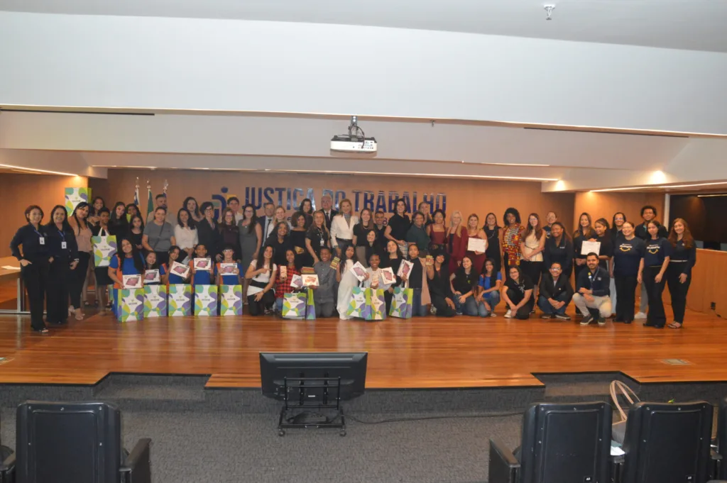 Escola Municipal Buena Vista vence prêmio do TRT com musical