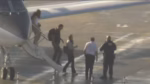 Flávio Bolsonaro e a família entraram na Argentina antes de embarcar em uma aeronave privada com destino final a Miami