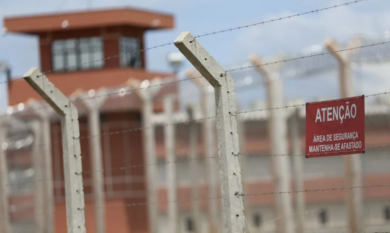 Supremo proíbe contratação de vigilantes penitenciários para funções da polícia penal em Goiás