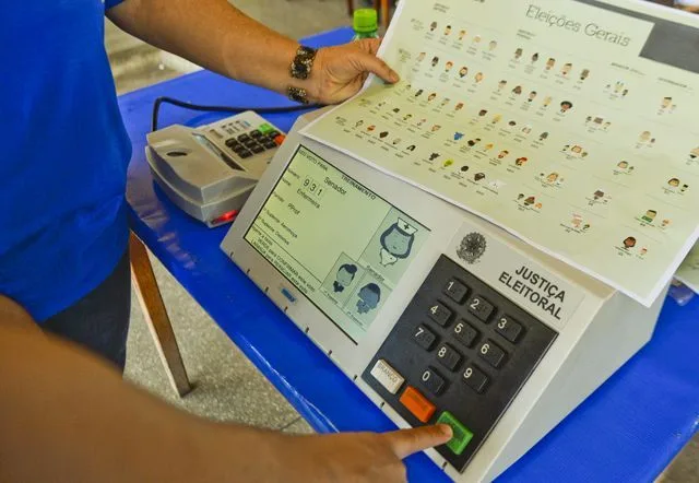 Quem faltou ao 1º turno das eleições 2026 pode usar o 2º como prova de vida do INSS? Especialista explica