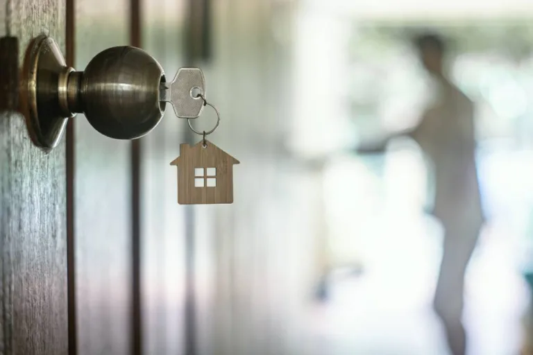 Incorporadora responde por taxas condominiais de imóvel recusado por consumidores após constatação de avarias