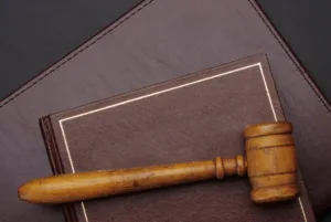 Sem provas da intenção de matar, juiz deixa de mandar a júri acusado de tentar atropelar três pessoas