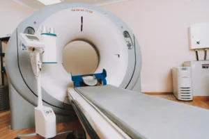Hospital é condenado após cancelar ressonância por limite de peso diferente do informado ao paciente