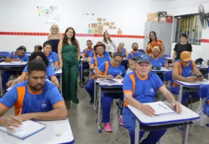 Profissionais da Educação de Jovens e Adultos participam de formação