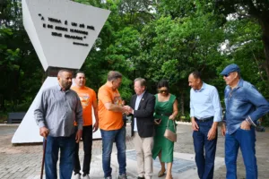 Sandro Mabel entrega dois monumentos históricos revitalizados no Bosque dos