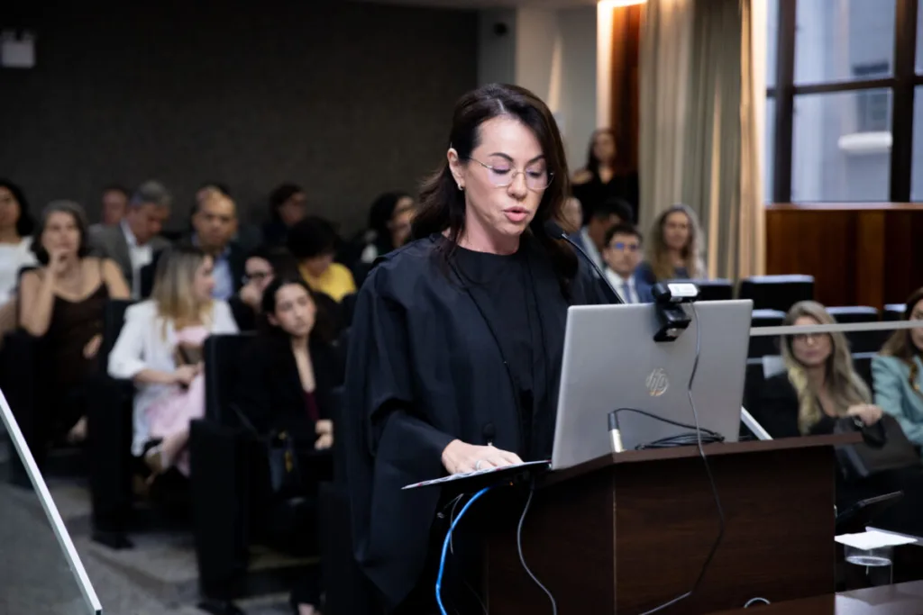 Secretária da OAB-GO Talita Hayasaki defende autonomia do TRE-GO em