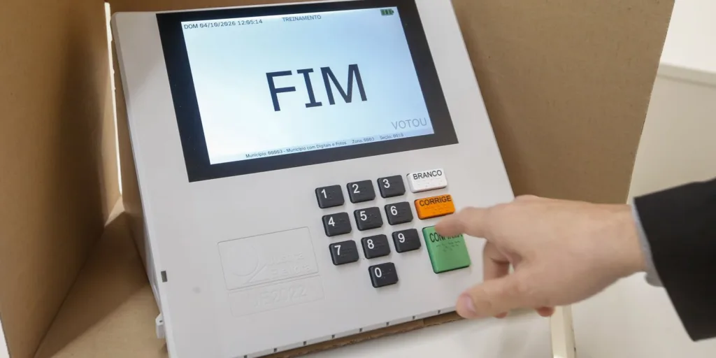Nas duas primeiras horas de votação, 467 urnas foram substituídas
